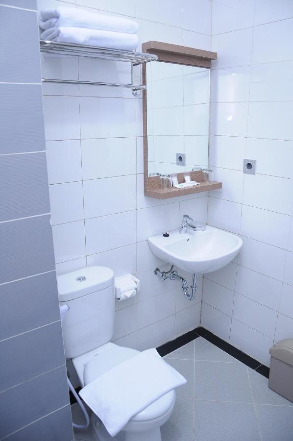 Idea'S Hotel Jalan Ibrahim Aji Бандунг Екстер'єр фото
